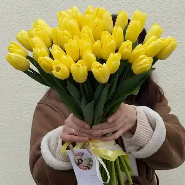 Букет «Объятия весны»